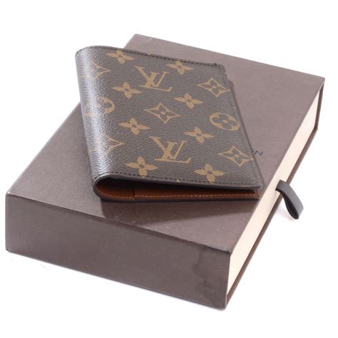 louis vuitton monogram passport cover|louis vuitton passport holder review.